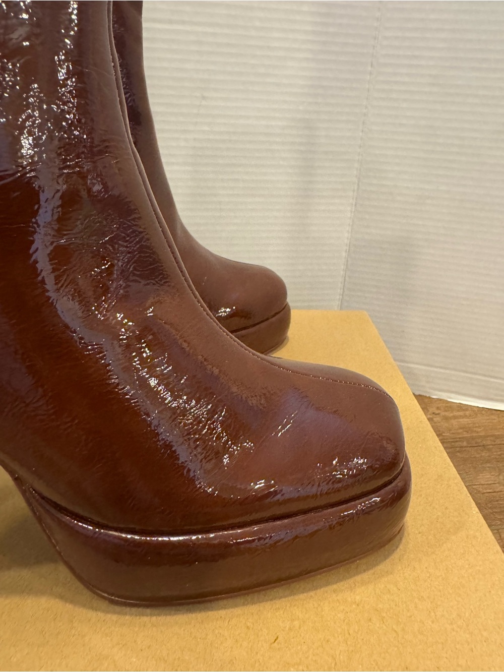 Steve Madden Banish Platform Boots Glossy Cognac Patent Finish Size 9.5 - Picture 6 of 10